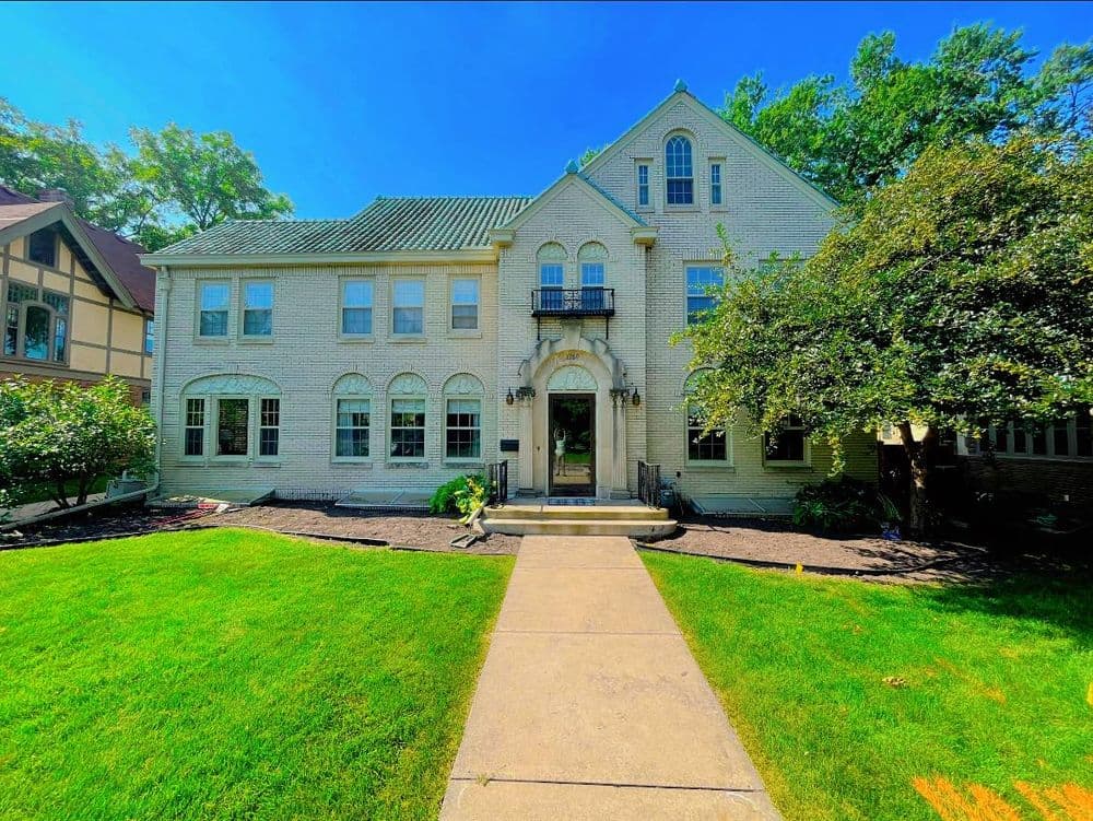 Gallery photos for Beautiful Summit Avenue Home Landscape Renovation in St. Paul: Image #3